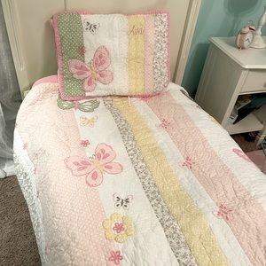 PBK Twin Quilt & 2 sheet sets